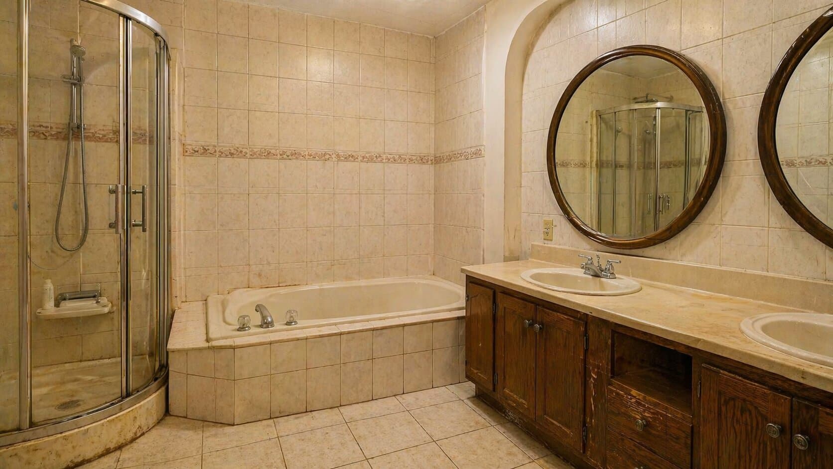 Before: original tub bathroom in Clifton Park, NY